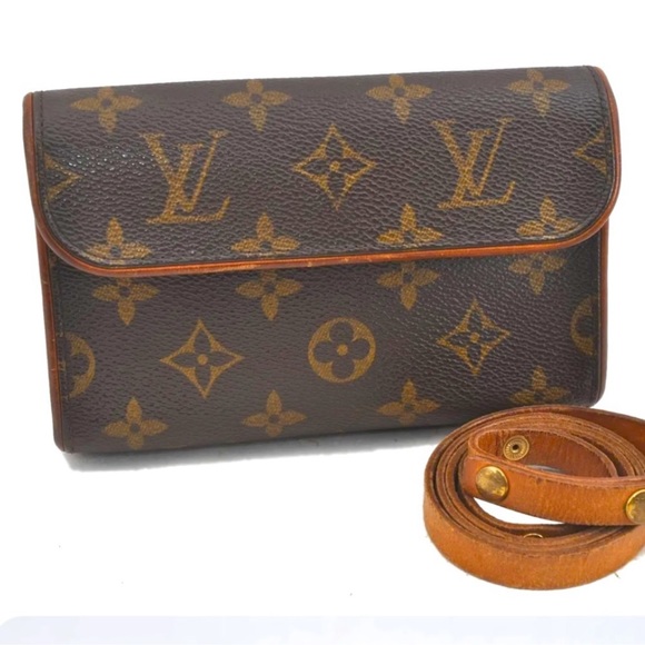 100% authentic Louis Vuitton Pochette 1/2 off today only $650 retails $1999 - Picture 1 of 14